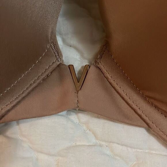 Seamless Tan Bra Victoria’s Secret - Picture 2 of 7